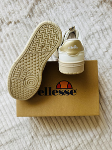 Новые женские кроссовки Ellesse Sandy White/Gold — размер 38 (4 фото из 6)