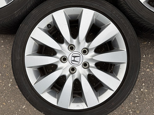 17" Honda originaalveljed 5x114,3 + suverehvid 225/45/17 (4 foto / 9)