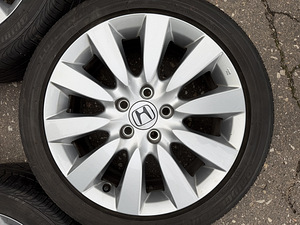 17" Honda originaalveljed 5x114,3 + suverehvid 225/45/17 (6 foto / 9)