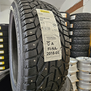 225 45 R 17 Kormoran Stud 2 ( by Michelin )