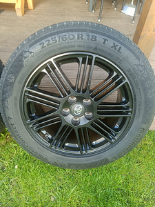 18" Toyota originaal veljed rehvidega (2 foto / 9)