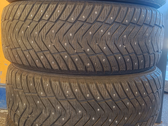 235/55 R18 Yokohama naastrehvid