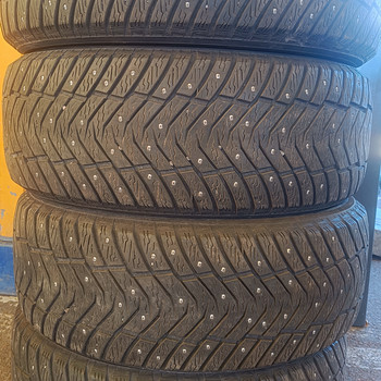 235/55 R18 Yokohama naastrehvid