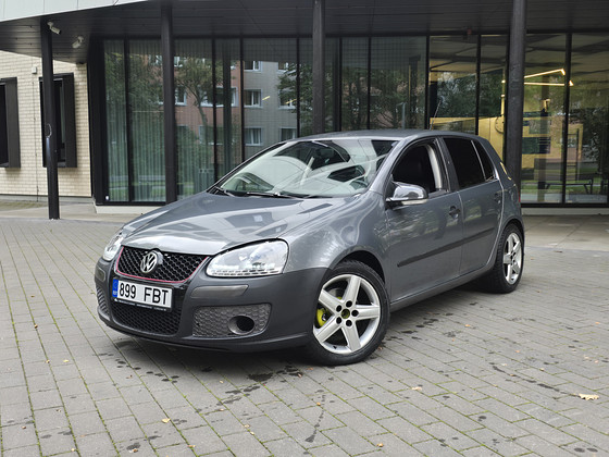 Volkswagen Golf 1.9 GTD manual.