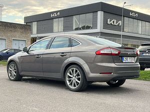 FORD MONDEO (6 foto / 11)