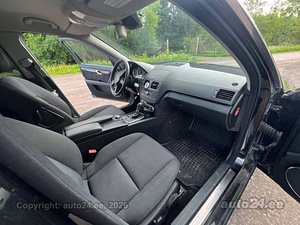 Mercedes C 200 CDI (8 foto / 10)