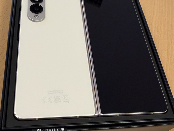 Samsung Galaxy Z Fold 4 12/256Gb в хорошем состоянии
