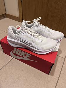 кроссовки Nike, р. 39 (1 фото из 4)