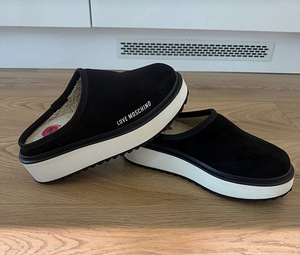 Moschino ugg stiilis soojad kingad (1 foto / 3)