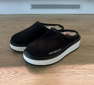 Moschino ugg stiilis soojad kingad (3 foto / 3)