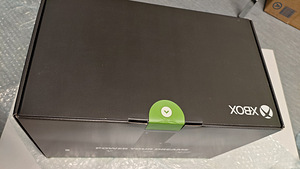 Xbox Series X 2TB Galaxy Black (2 foto / 4)