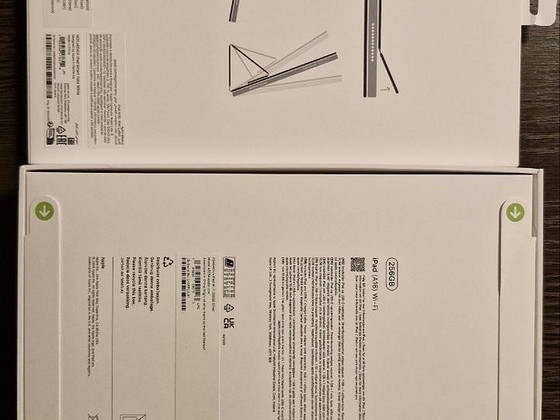 iPad A16 256GB / Smart Folio