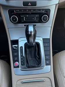 VOLKSWAGEN PASSAT B7 2.0 TSI 2012 (10 foto / 11)