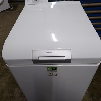 Стиральная машина с вертикальной загрузкой Elektrolux 7 кг