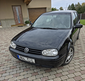 Volkswagen Golf (1 foto / 12)