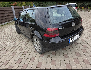 Volkswagen Golf (8 foto / 12)