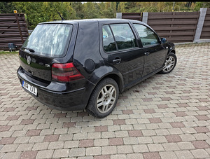 Volkswagen Golf (9 foto / 12)