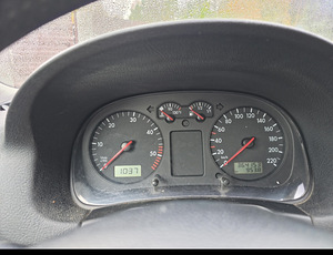 Volkswagen Golf (12 foto / 12)