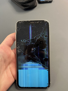 iPhone 11 (2 foto / 2)