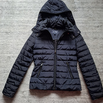 Куртка Armani 38 размер