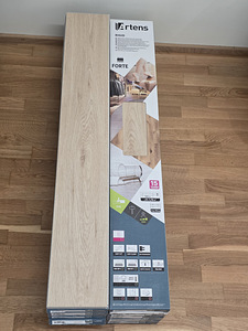 Laminaatparkett 26,4 m2 mõõt 1220 x 180 (paksus 4mm) (1 foto / 2)