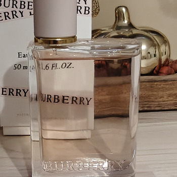 Оригинальный Burberry Her EDP 50 мл. Использовались пару раз.