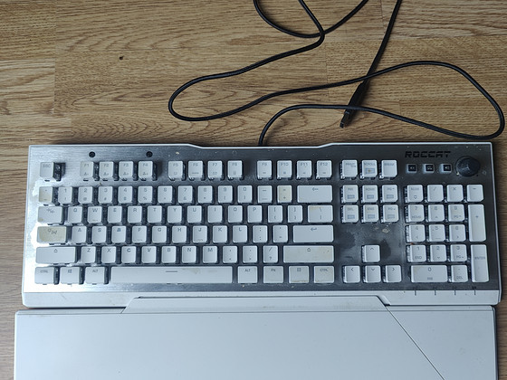 Roccat Vulcan 122 AIMO