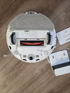 Xiaomi Mi Robot Vacuum-Mop Essential (2 фото из 4)