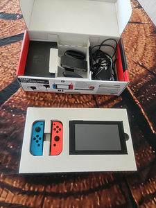 Nintendo Switch V2 (1 foto / 2)