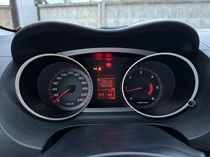 Peugeot 4007 2.2 HDi 2008 (6 фото из 15)