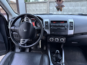 Peugeot 4007 2.2 HDi 2008 (7 фото из 15)