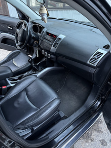 Peugeot 4007 2.2 HDi 2008 (8 фото из 15)