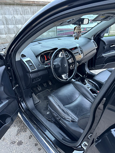 Peugeot 4007 2.2 HDi 2008 (9 фото из 15)