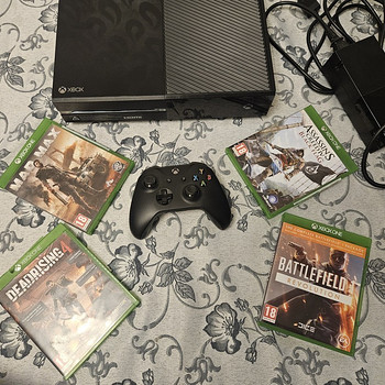 Microsoft Xbox One + 4 mängu