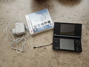 Nintendo Dsi (2 foto / 3)