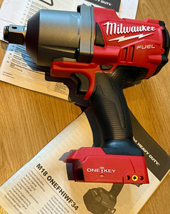 Akutoitel töötav löökmutrikeeraja Milwaukee M18 FUEL (1 foto / 3)