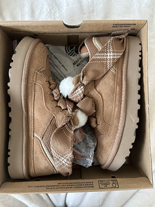 Ugg (1 foto / 3)