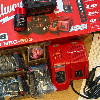 Aku Milwaukee M18 B5 3 x 5,0 Ah + M12-18 FC + B2 2,0 Ah