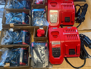 Aku Milwaukee M18 B5 3 x 5,0 Ah + M12-18 FC + B2 2,0 Ah (2 foto / 3)