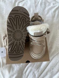 Ugg (2 фото из 3)