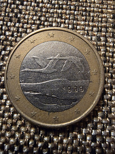 1 евро Финляндии 1999 года. Дефектный с обеих сторон. (3 фото из 10)