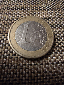 1 евро Финляндии 1999 года. Дефектный с обеих сторон. (9 фото из 10)