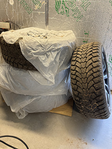 Maxtrek TREK M900 ICE 265/50 R20 111T Naastrehv + veljed (2 foto / 2)