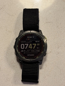 Garmin Enduro 2 Solar Sapphire - Carbon Gray DLC TI (1 foto / 3)