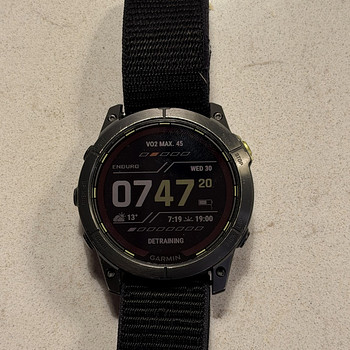 Garmin Enduro 2 Solar Sapphire - Carbon Gray DLC TI