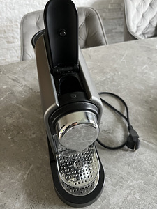 Капсульная кофемашина Nespresso (3 фото из 6)