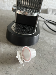Капсульная кофемашина Nespresso (4 фото из 6)