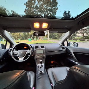 Toyota Avensis (7 foto / 14)