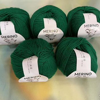 Пряжа из мериносовой шерсти — 5 клубков. Всего 250 г.