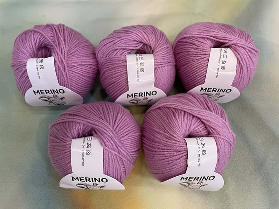 Пряжа из мериносовой шерсти — 5 клубков. Всего 250 г.